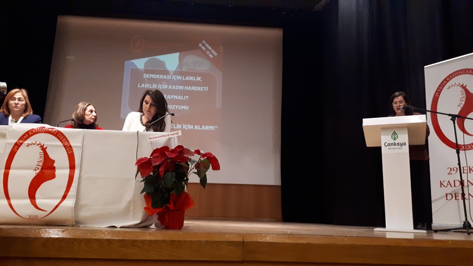 Kurtuluş Partili Kadınlar olarak, 29 Ekim Kadınları Derneği’nin düzenlediği “Demokrasi İçin Laiklik, Laiklik İçin Kadın Hareketi Ne Yapmalı?” Sempozyumuna katıldık