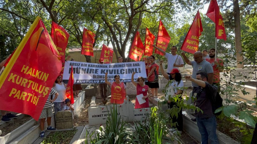 Münire Kıvılcımlı’yı bedence aramızdan ayrılışının 61. yılında mezarı başında andık