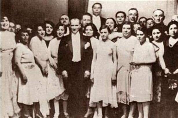 100. Yılında Kadınların Objektifinden ve Kaleminden Laik Cumhuriyet