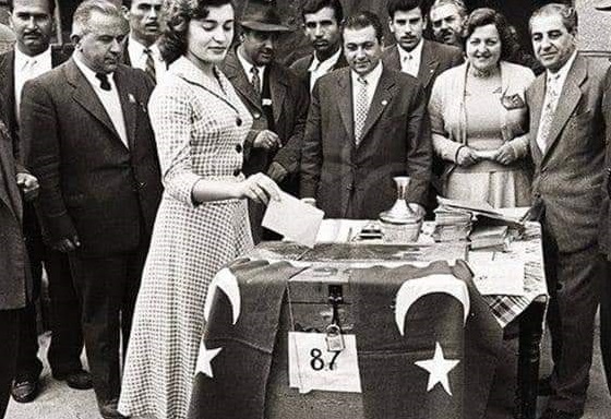 100. Yılında Kadınların Objektifinden ve Kaleminden Laik Cumhuriyet