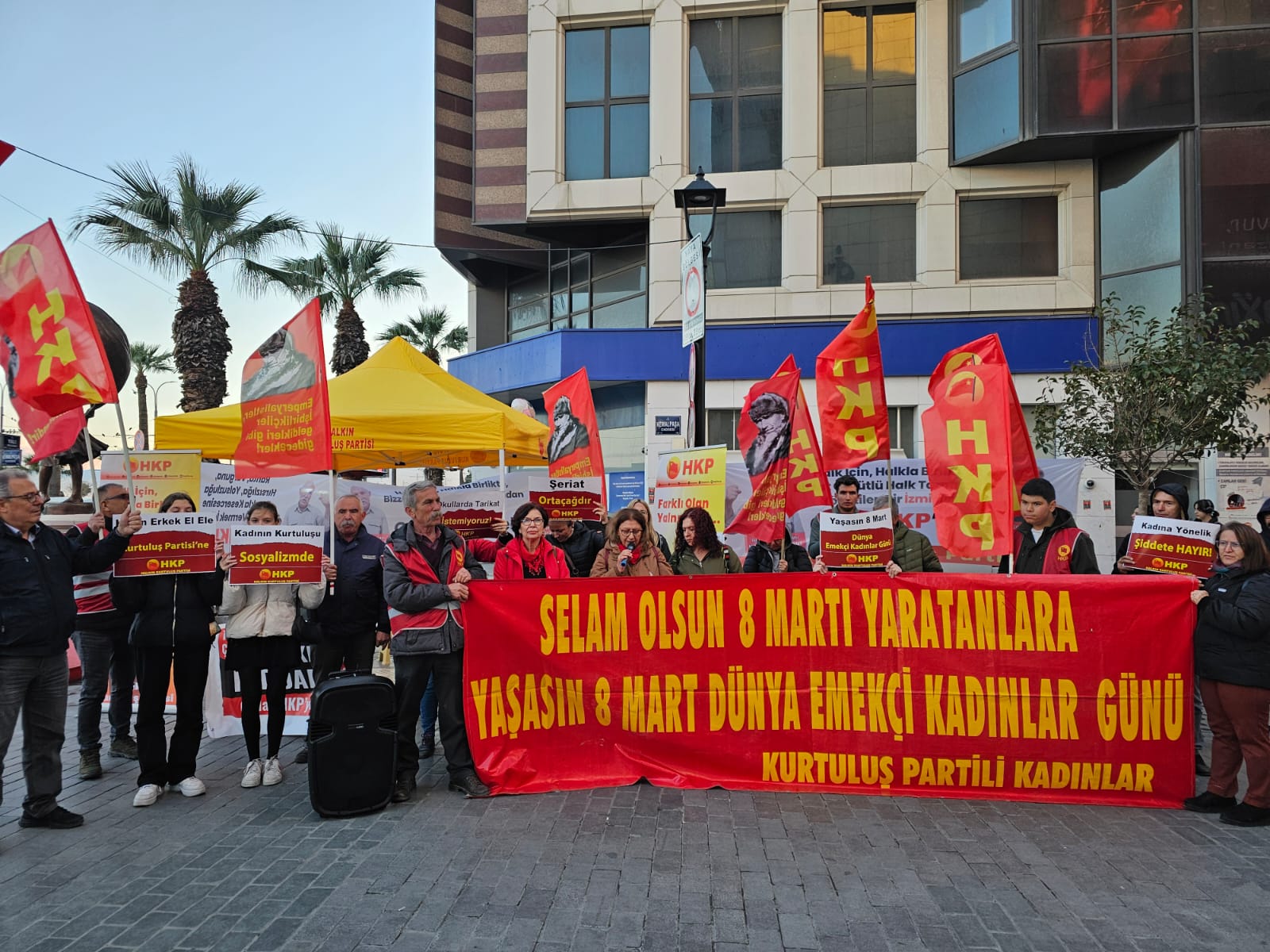 Yaşasın 8 Mart Dünya Emekçi Kadınlar Günü