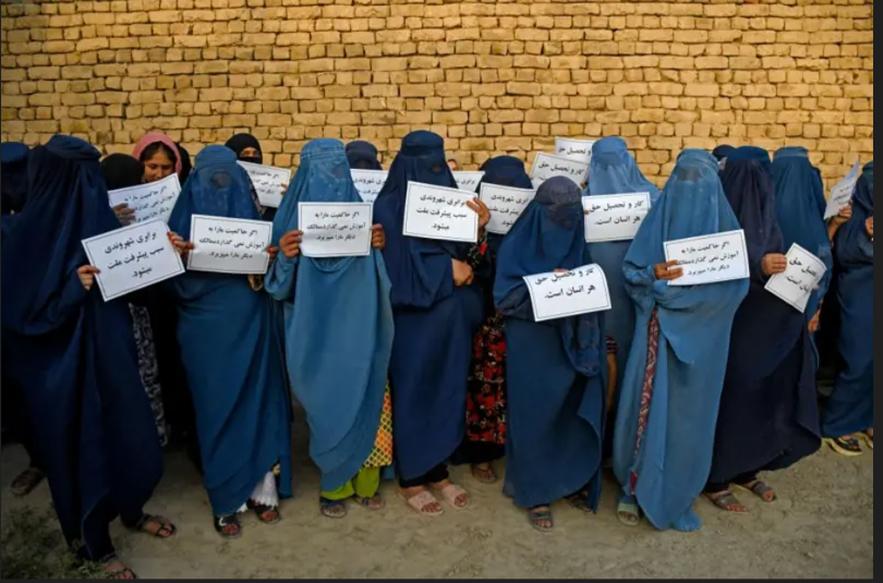 Taliban Afganistan’ında Şeriatın kuşattığı kadınlar: yüzleri yok, sesleri yok, hayatta olsalar da yaşam hakları yok!